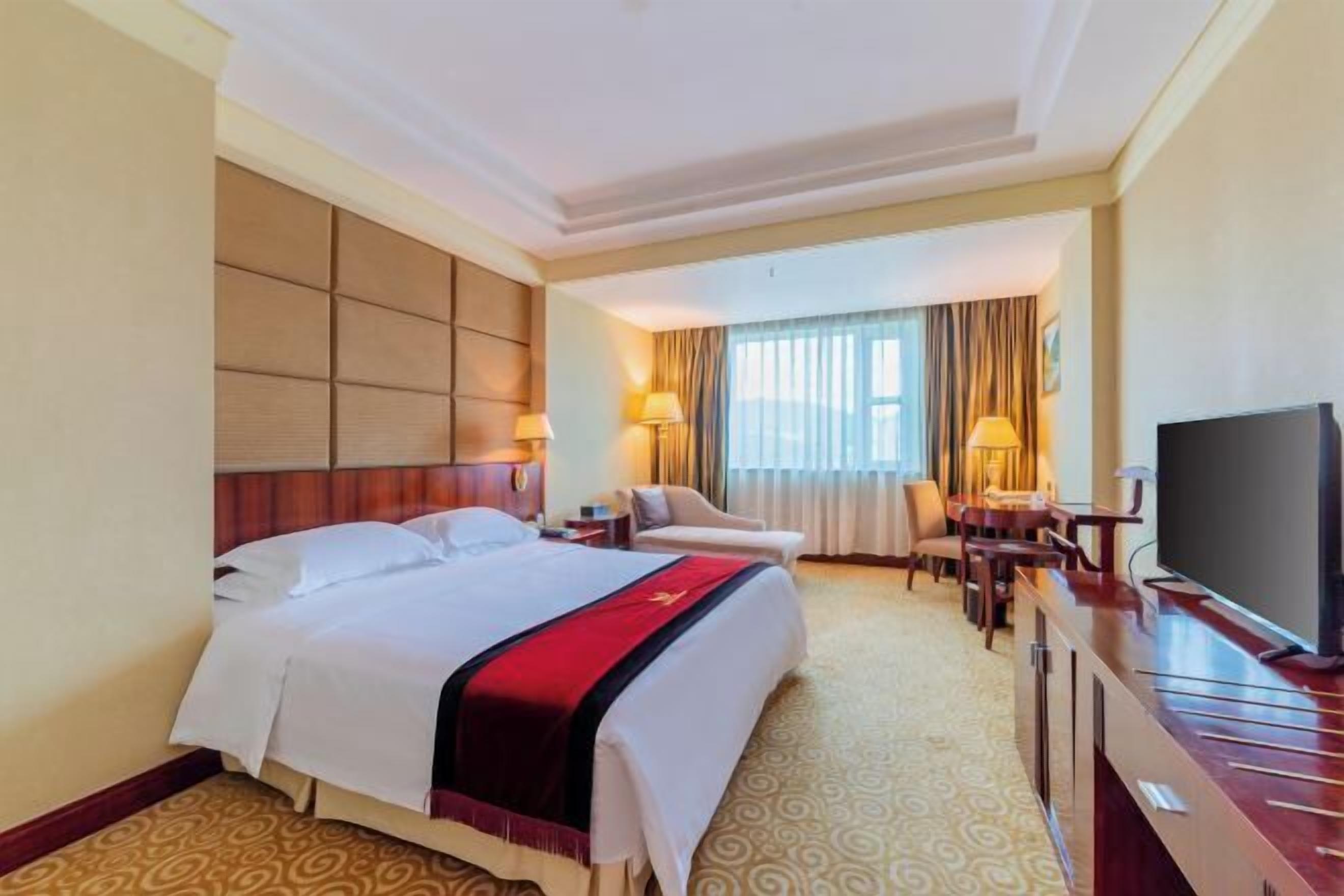 Minibar, in-room safe, alarm clocks