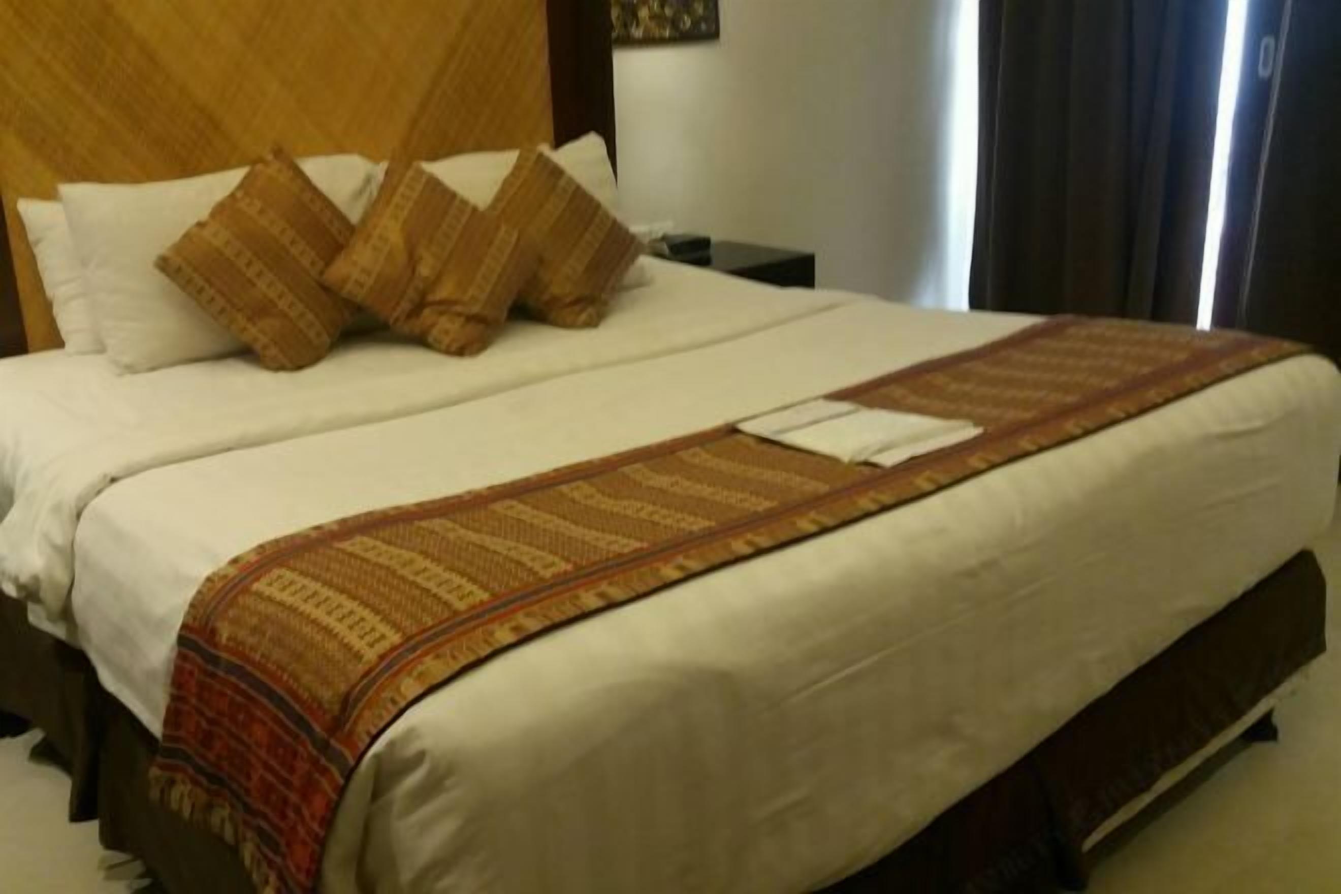 Minibar, safe på rommet, skrivebord og skrivebord for bærbar PC