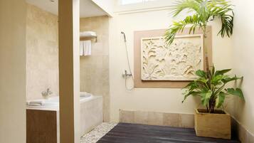 Premier Room, 1 Queen Bed, Non Smoking, Bathtub | Bathroom | Separate tub and shower, rainfall showerhead, eco-friendly toiletries