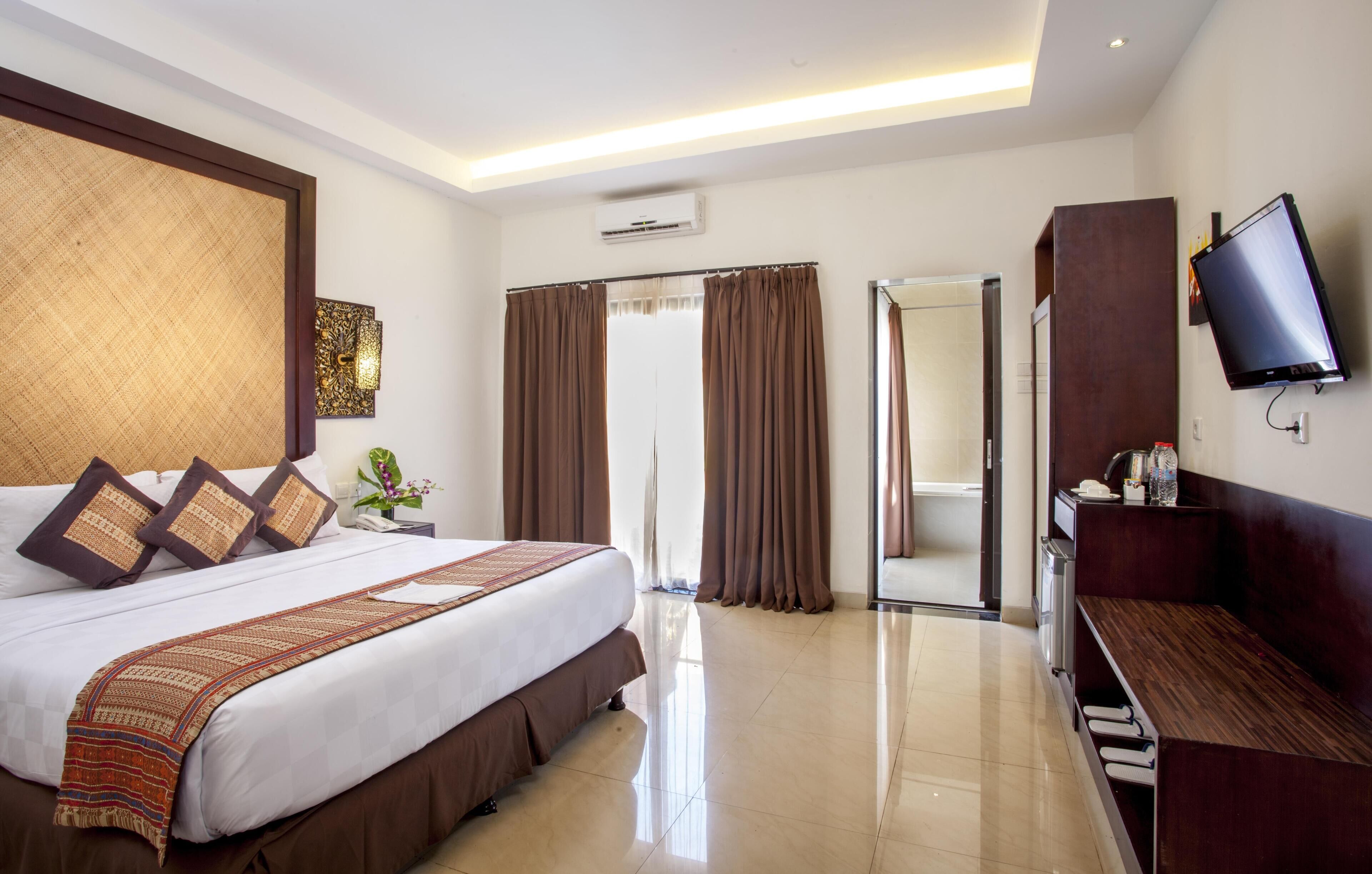 Minibar, in-room safe, desk, laptop workspace