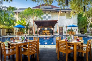 Petit déjeuner buffet compris tous les jours