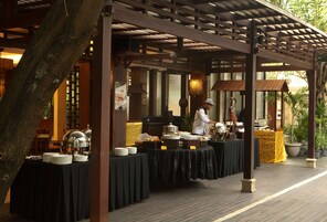 Desayuno buffet incluido todos los días 