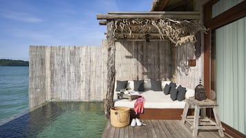 Villa, 1 habitación, sobre el agua | Alberca al aire libre | Alberca al aire libre