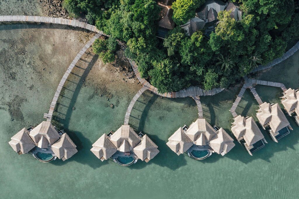 Kamer, 2 slaapkamers (Over Water) | Luxe beddengoed, een minibar, een kluis op de kamer