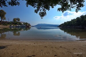 Praia particular nas proximidades, guarda-sóis
