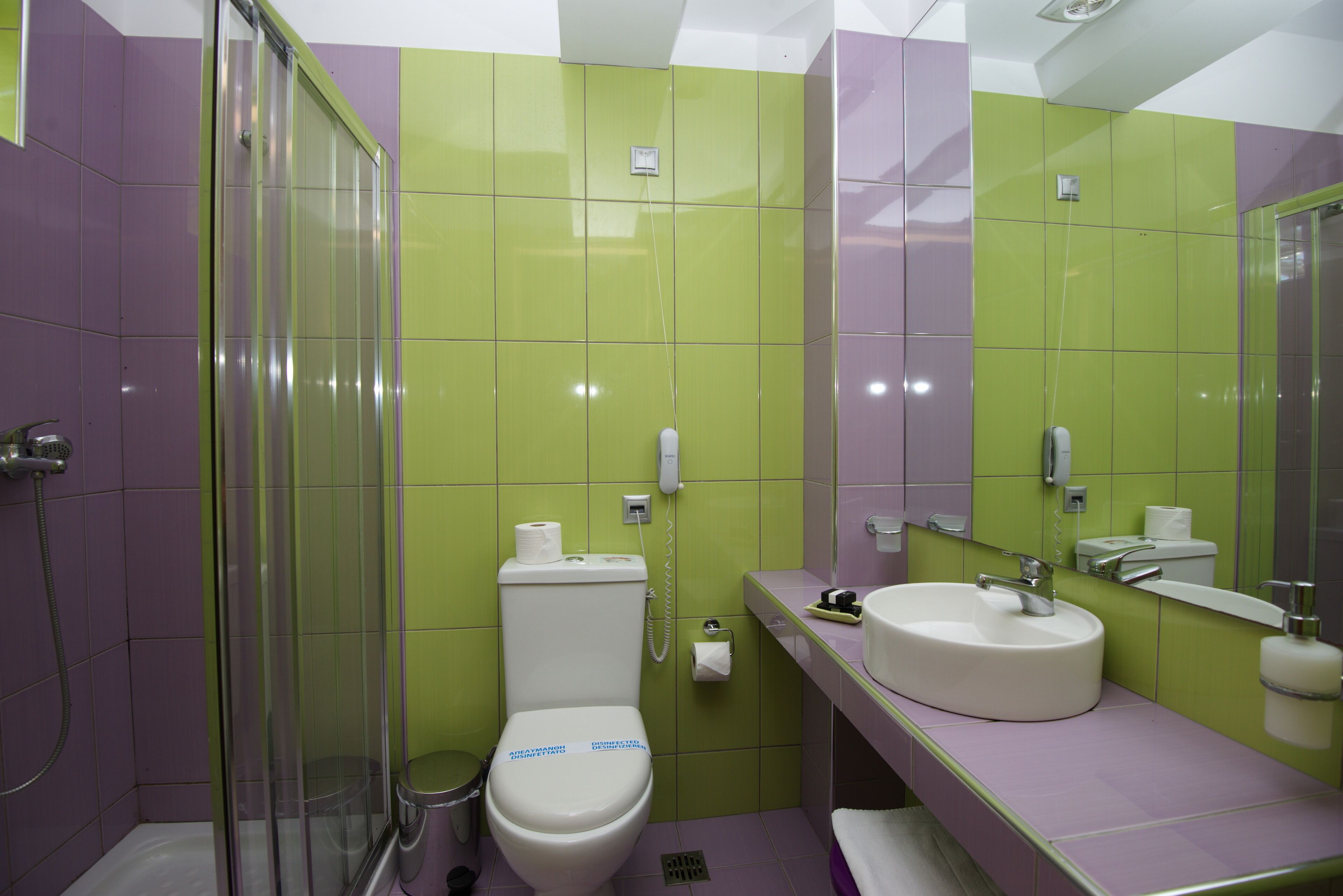 shower, rainfall showerhead, free toiletries, hair dryer