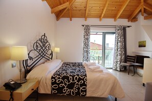 Standard Room | Egyptian cotton sheets, premium bedding, pillowtop beds, minibar