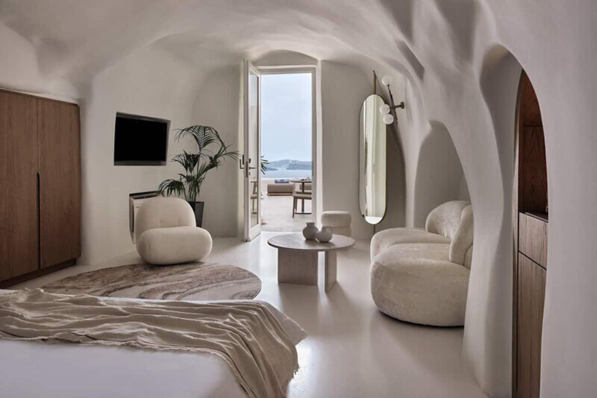 Water Retreat Suite with Infinity Pool and Hot tub | Egyptian cotton sheets, premium bedding, Tempur-Pedic beds, minibar