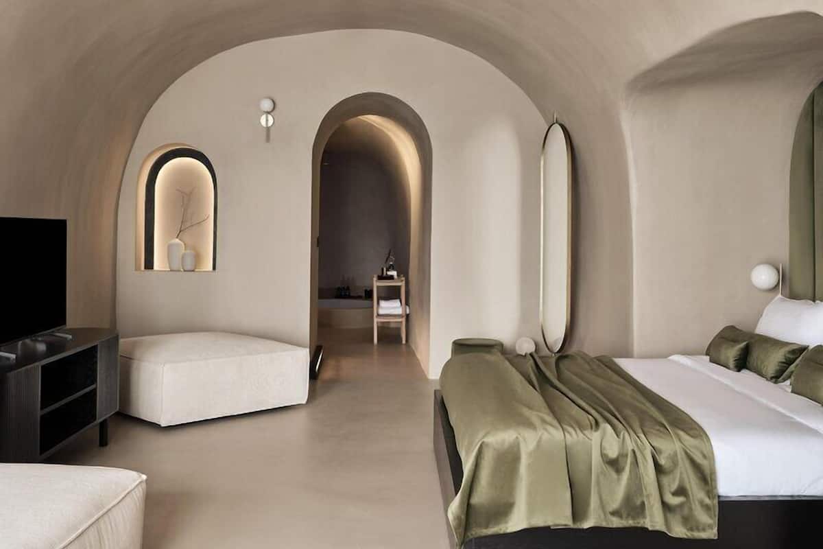 Two Bedroom Villa with Private Pool and Hot tub | Egyptian cotton sheets, premium bedding, Tempur-Pedic beds, minibar