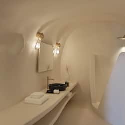 Cave Pool Suite  | Egyptian cotton sheets, premium bedding, Tempur-Pedic beds, minibar