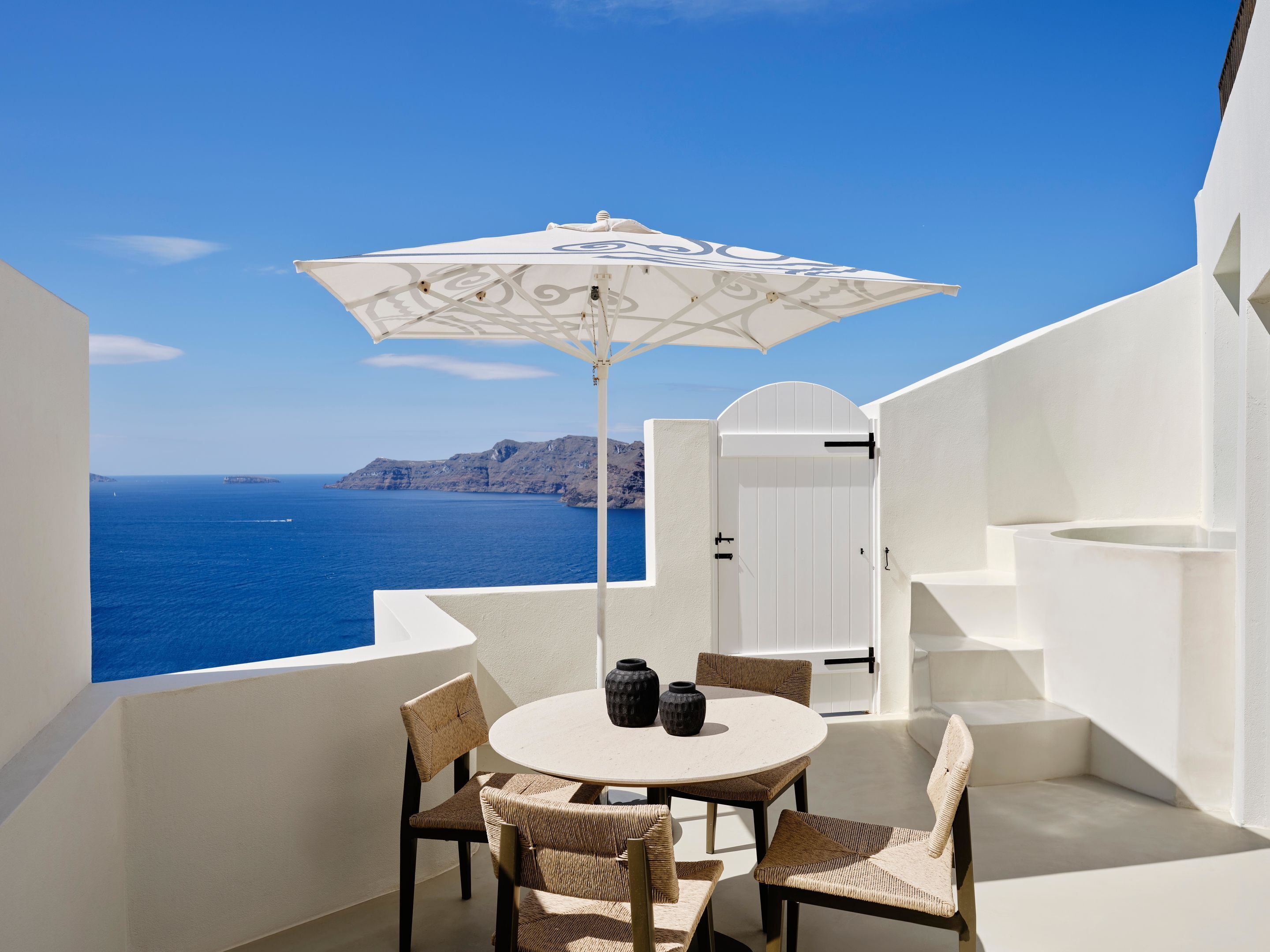 Petit déjeuner, déjeuner et dîner servis sur place, vue sur la mer