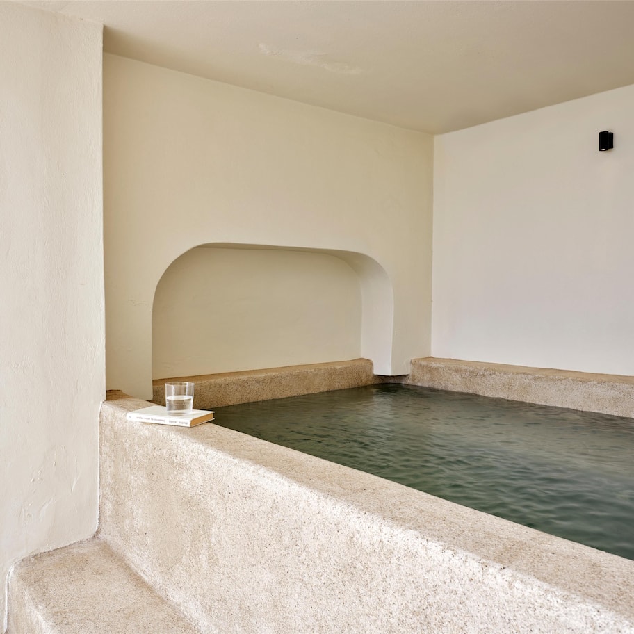 Egyptian cotton sheets, premium bedding, Tempur-Pedic beds, minibar