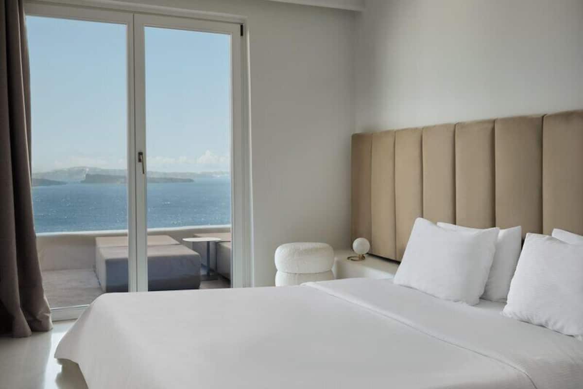 Classic Suite with Hot tub | Egyptian cotton sheets, premium bedding, Tempur-Pedic beds, minibar