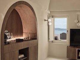 Elegant Suite with Hot tub | Interior