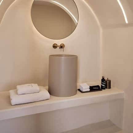 Egyptian cotton sheets, premium bedding, Tempur-Pedic beds, minibar