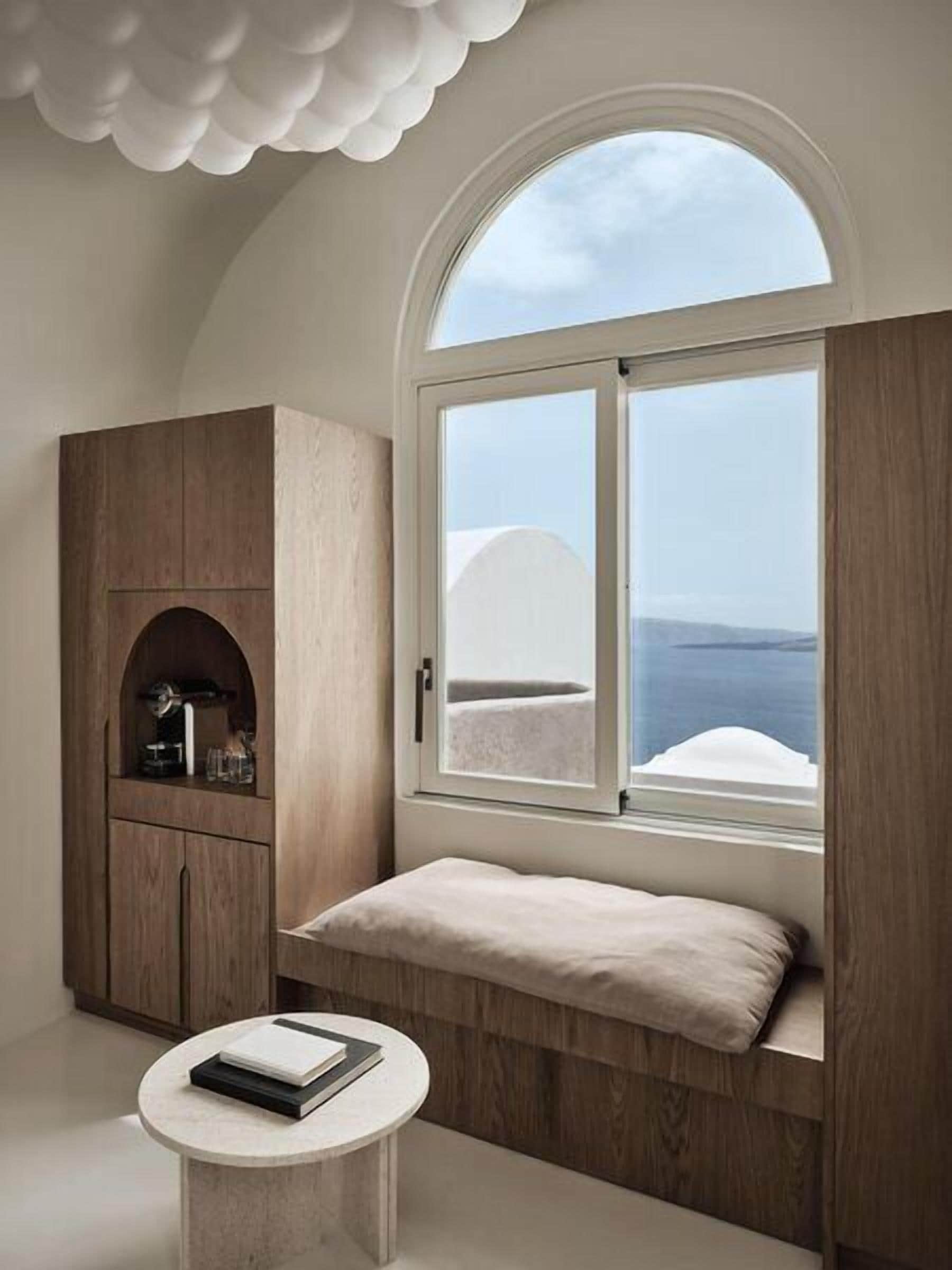Petite Suite with Hot tub | Egyptian cotton sheets, premium bedding, Tempur-Pedic beds, minibar