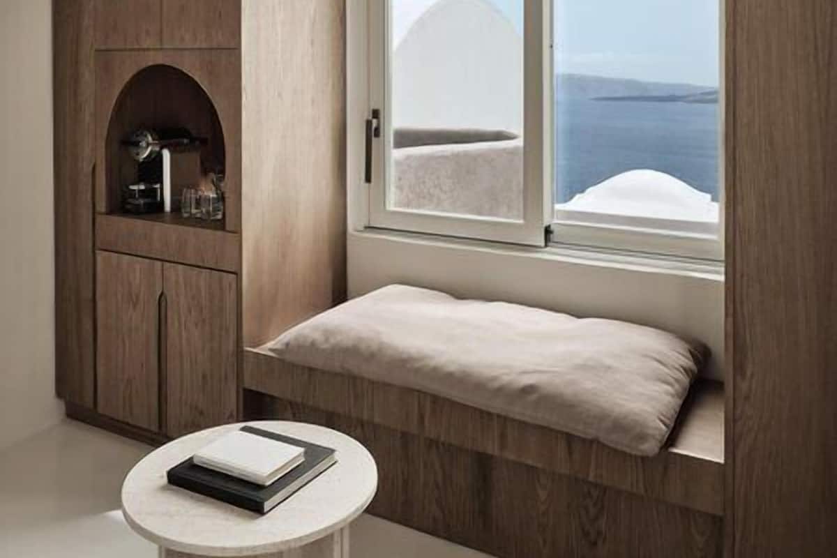 Petite Suite with Hot tub | Egyptian cotton sheets, premium bedding, Tempur-Pedic beds, minibar