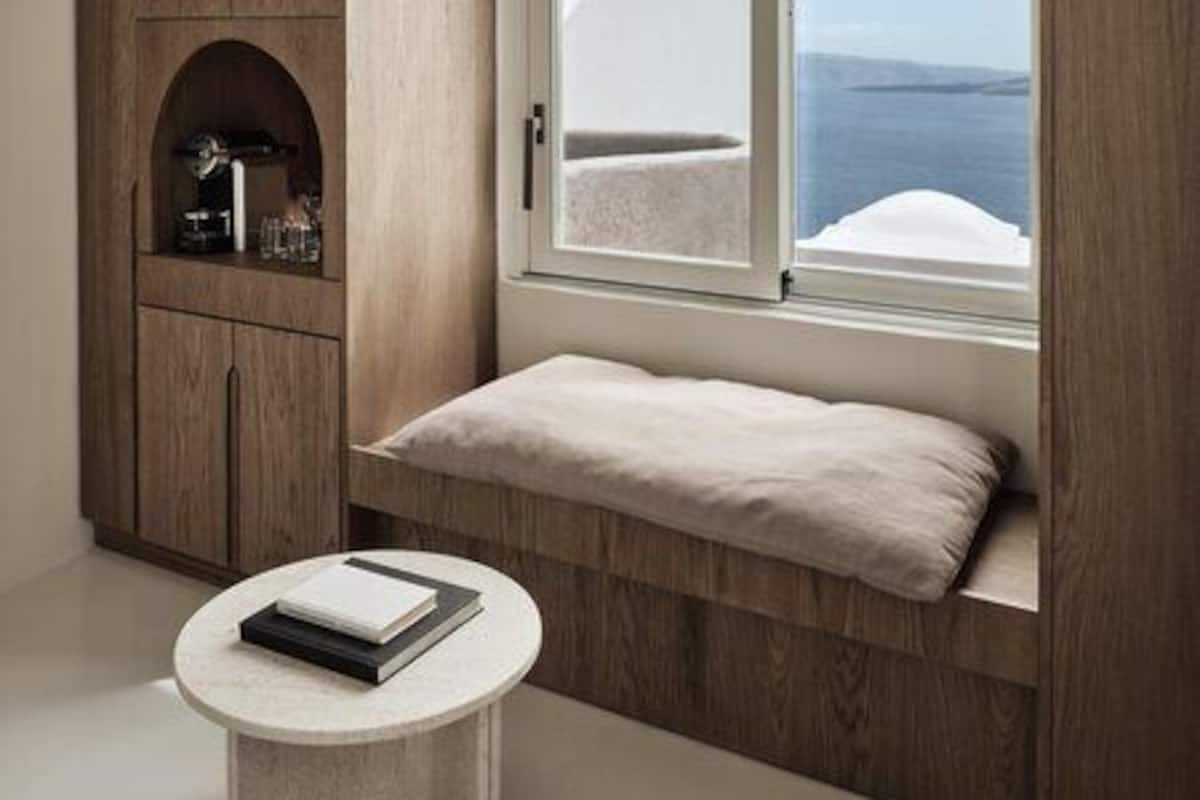 Petite Suite with Hot tub | Egyptian cotton sheets, premium bedding, Tempur-Pedic beds, minibar