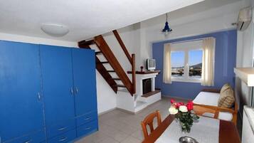 Apartment | Living area | TV