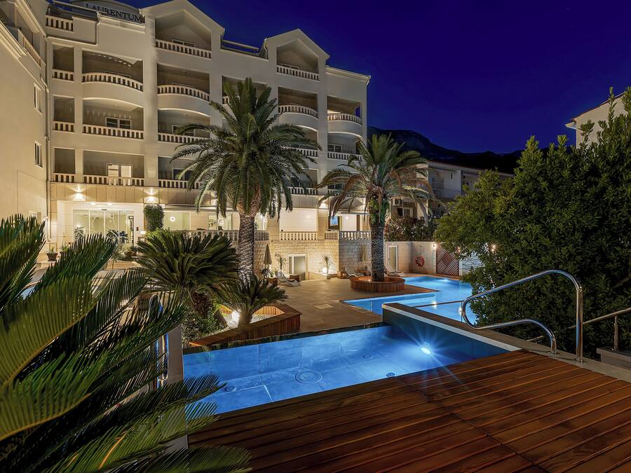 Kolam renang outdoor