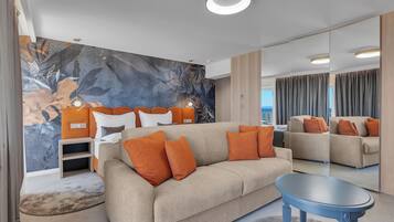 Habitación doble superior, vista al mar | Caja de seguridad en la habitación, cortinas blackout y insonorización