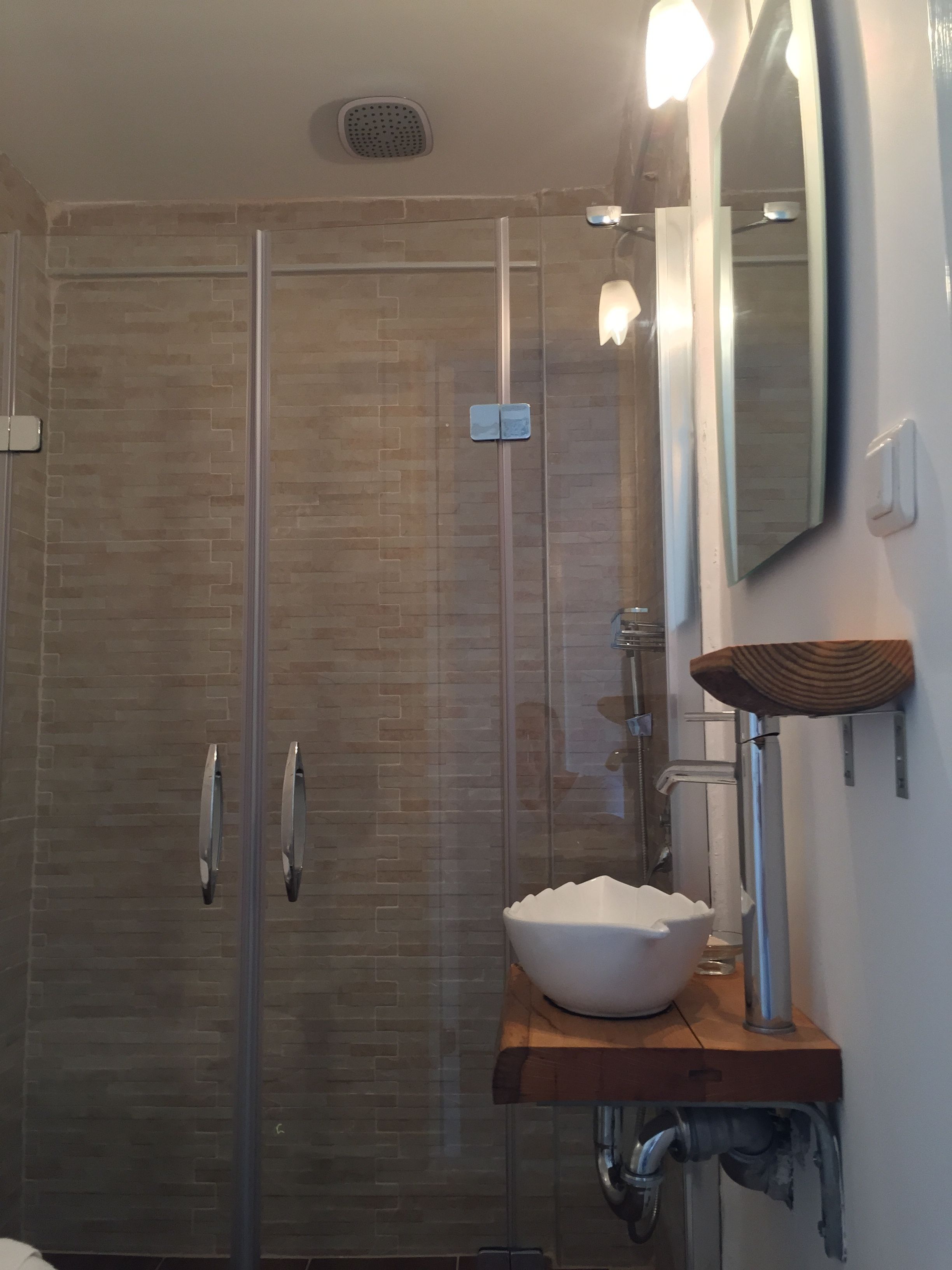 single room | bathroom | shower, free toiletries, hair dryer, bidet