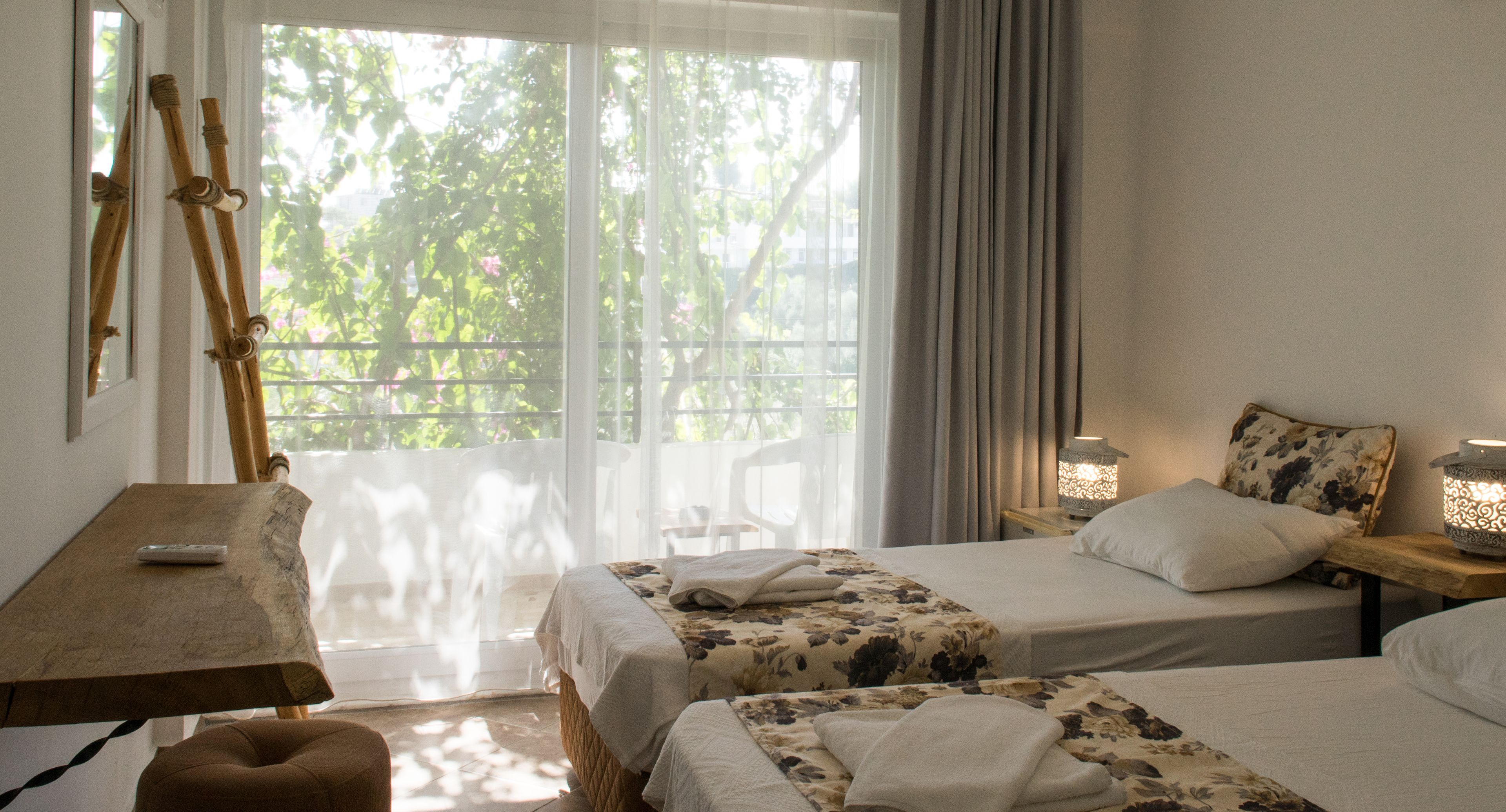 economy double or twin room | desk, soundproofing, free cots/infant beds, free wifi