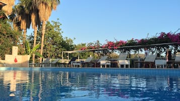 Outdoor pool, pool umbrellas, sun loungers