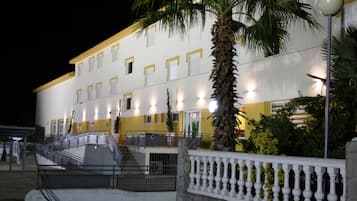Façade de lâhĂ©bergement - soirĂ©e/nuit