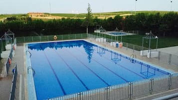 Piscina externa sazonal