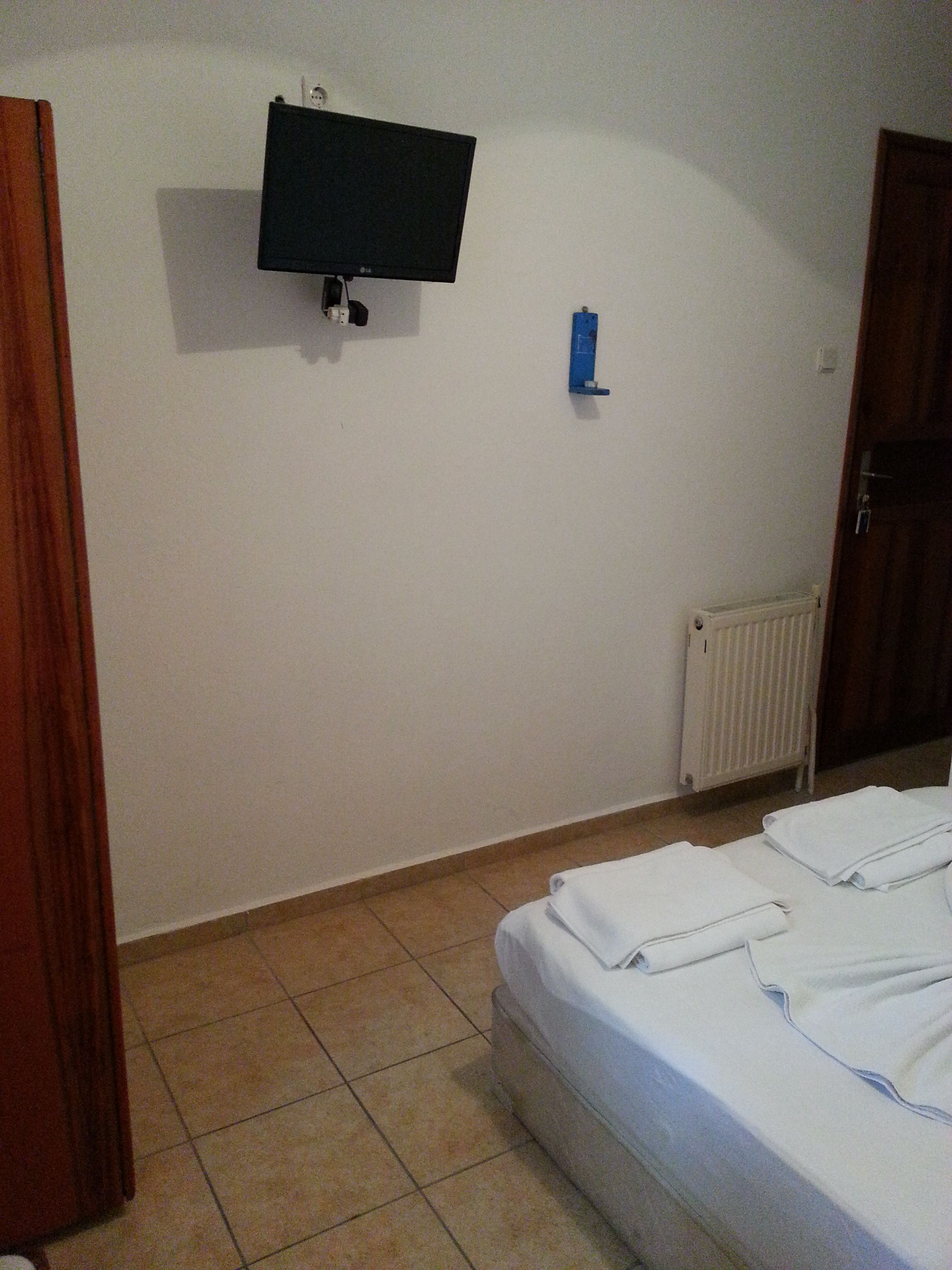 premium bedding, in-room safe, laptop workspace, soundproofing