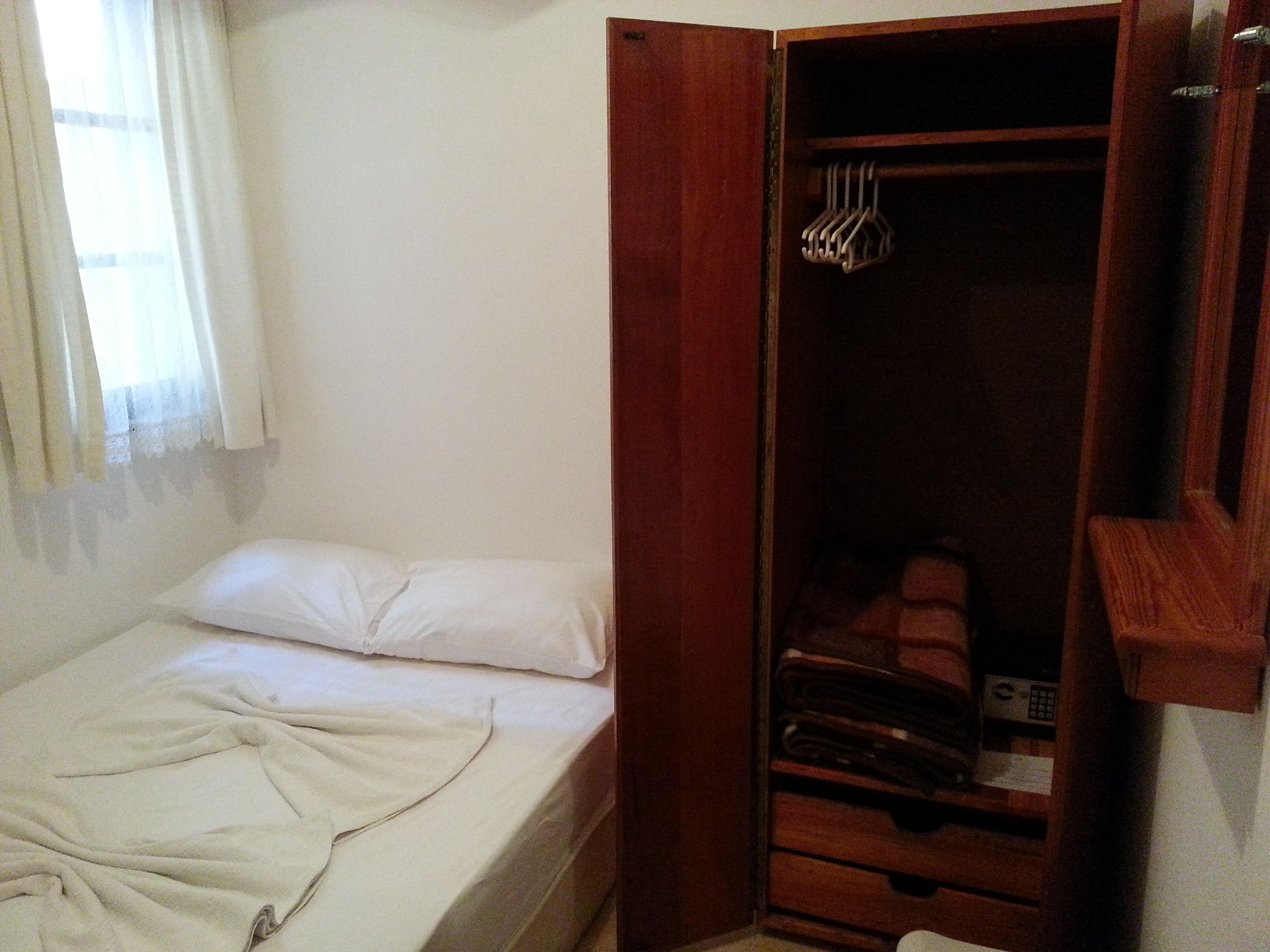 premium bedding, in-room safe, laptop workspace, soundproofing