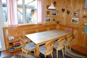 Maison (C, 85m²) | Repas dans la chambre