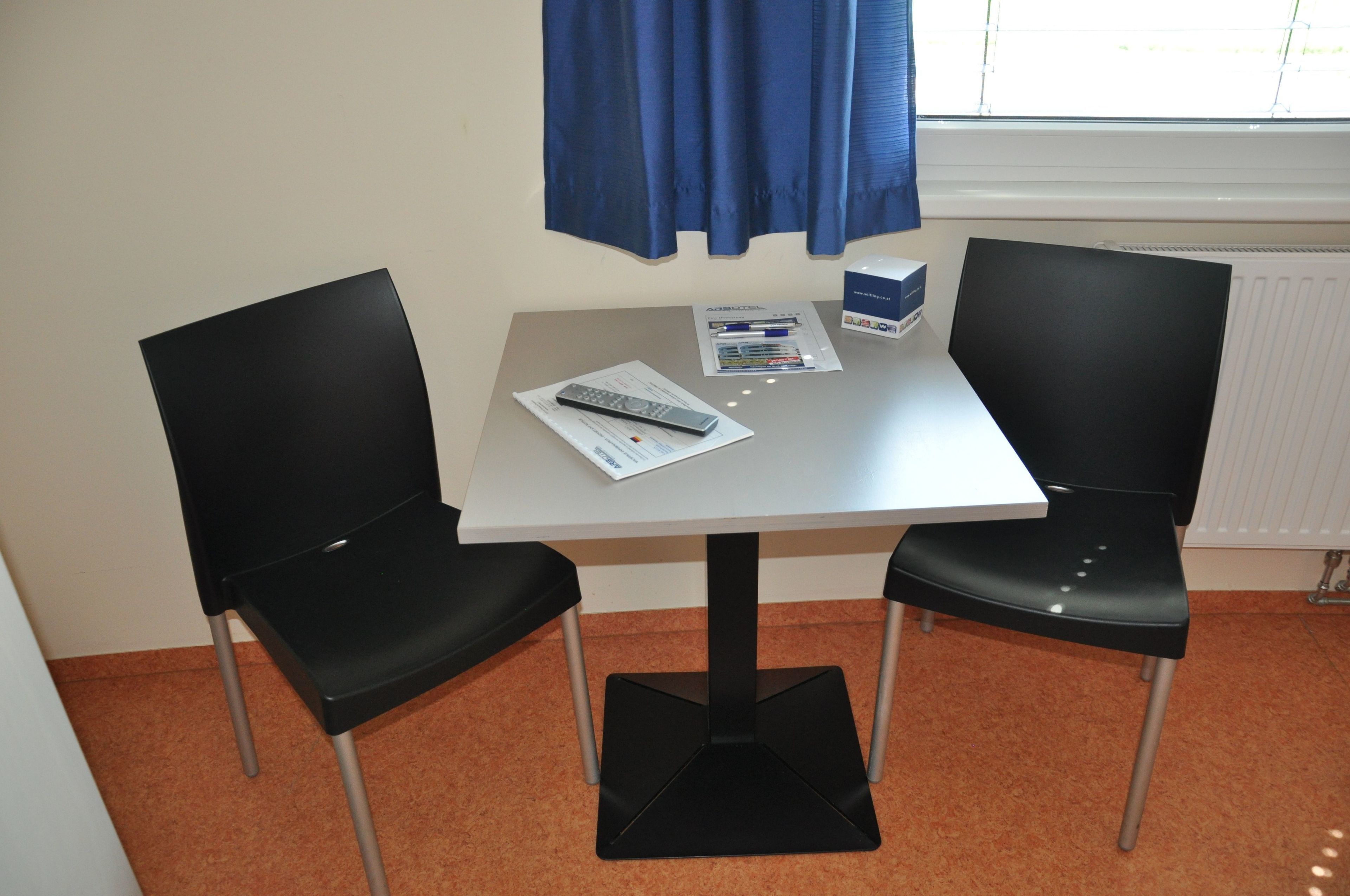 standard twin room | in-room dining