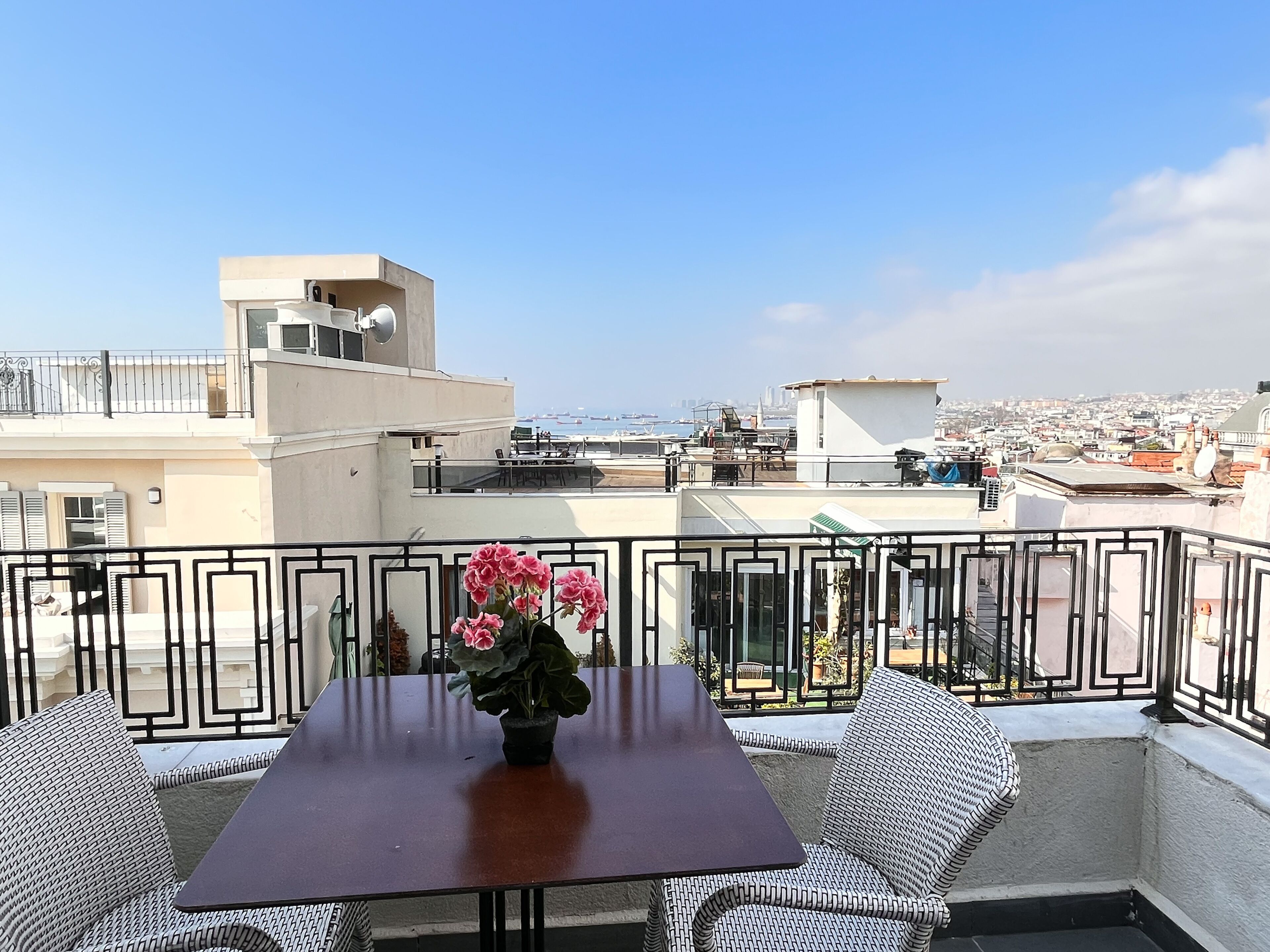 superior double room, balcony, sea view | free minibar items, in-room safe, soundproofing, iron/ironing board