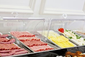 Free daily buffet breakfast  - Aren Suites (Istanbul)