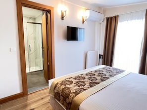 Artículos del minibar gratis y caja de seguridad en la habitación 