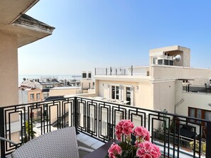 Free minibar items, in-room safe, soundproofing, iron/ironing board - Aren Suites (Istanbul)