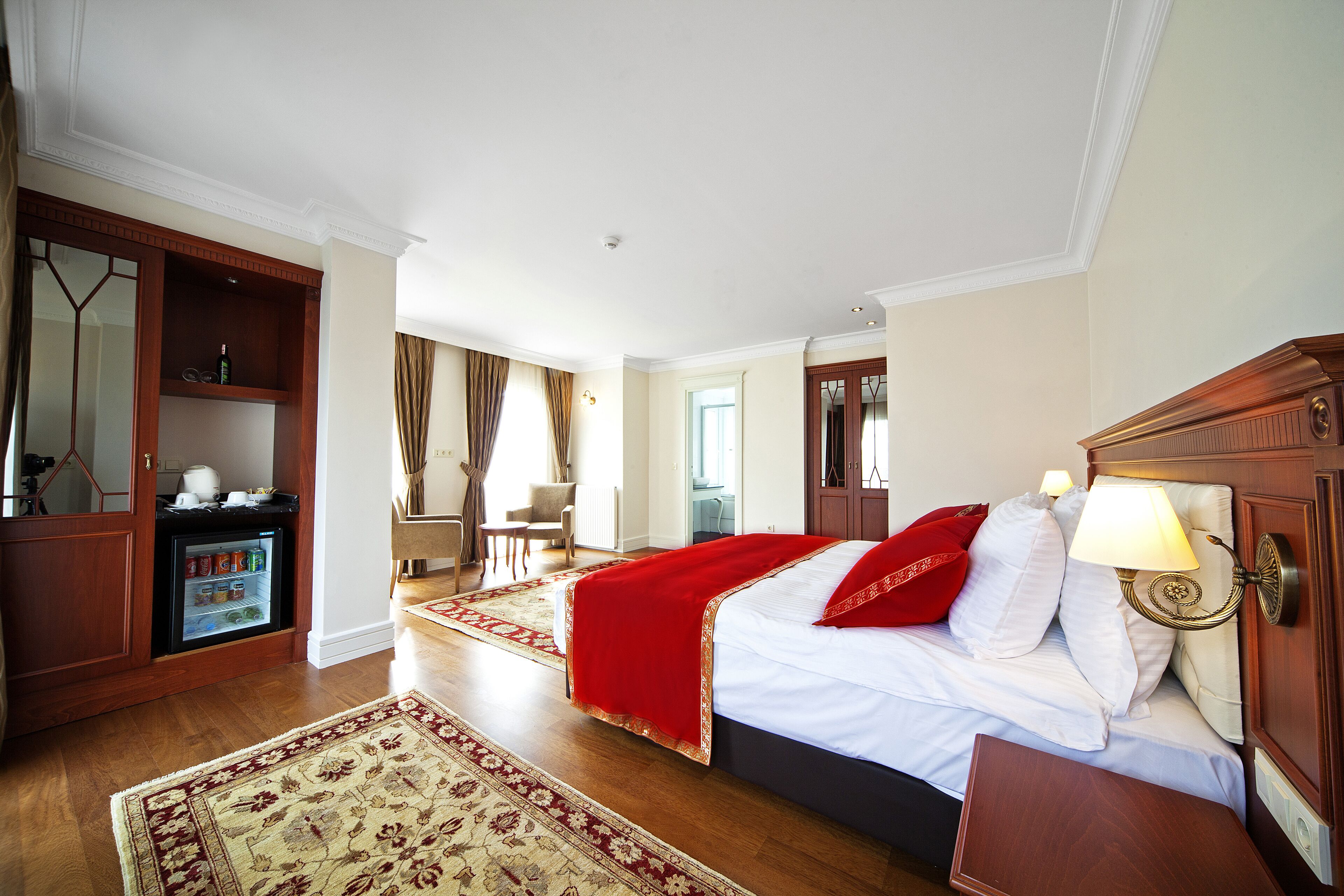 deluxe double room with sea view | free minibar items, in-room safe, soundproofing, iron/ironing board