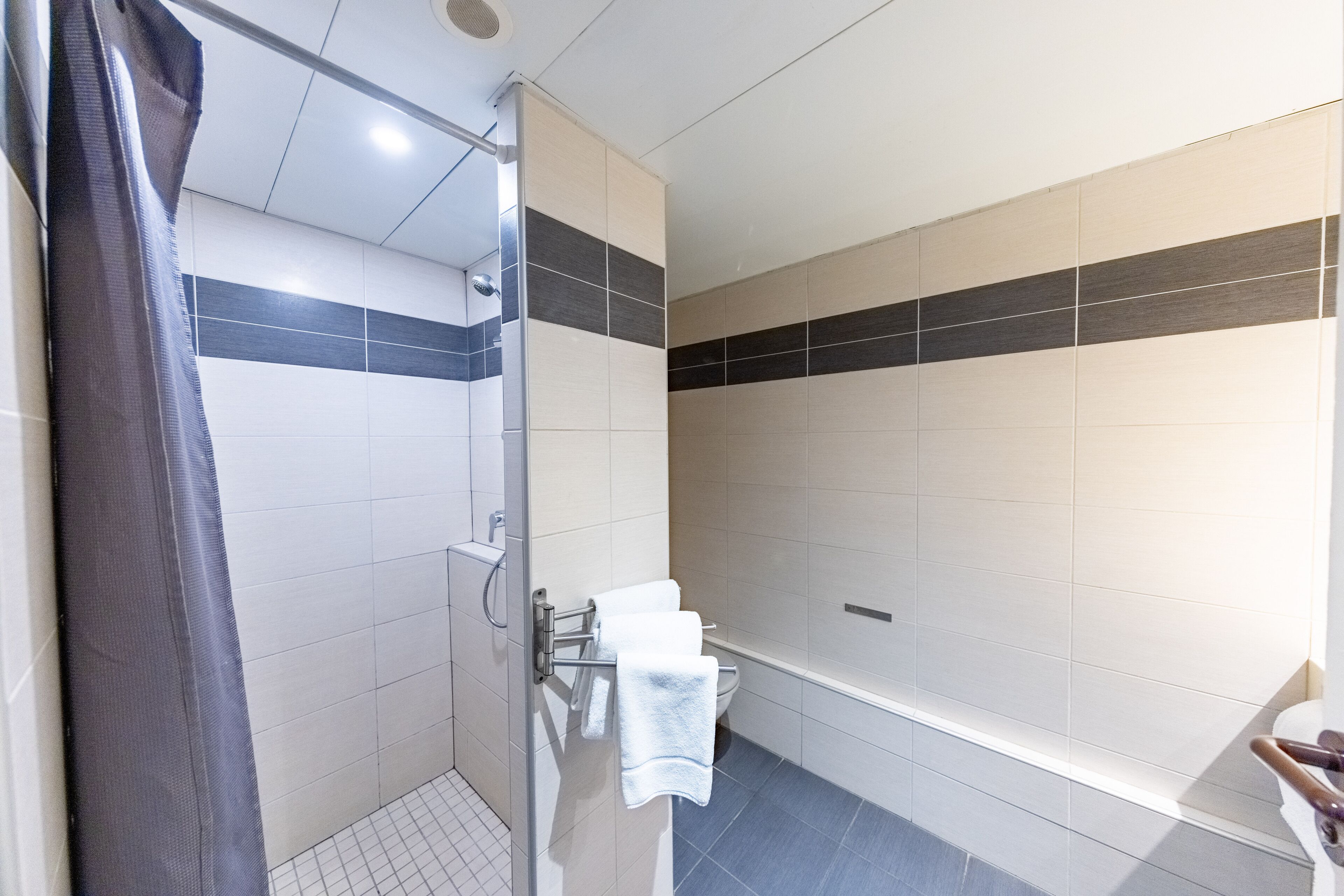 standard double room | minibar, in-room safe, desk, soundproofing