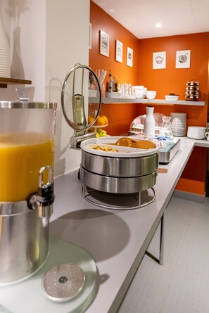 Daily buffet breakfast for a fee
