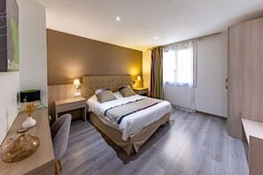 家庭套房 | 迷你吧、客房內保險箱、書桌、隔音