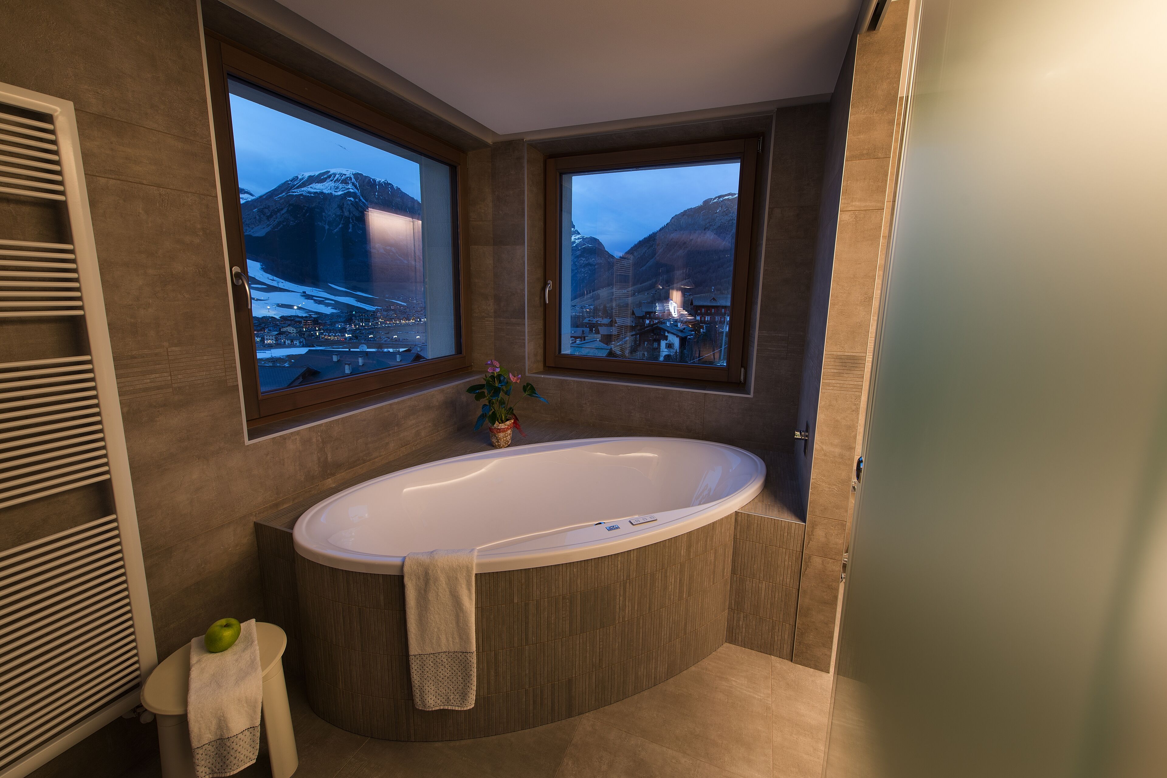 suite superior spa, mountain view | bathroom | free toiletries, hair dryer, bathrobes, slippers