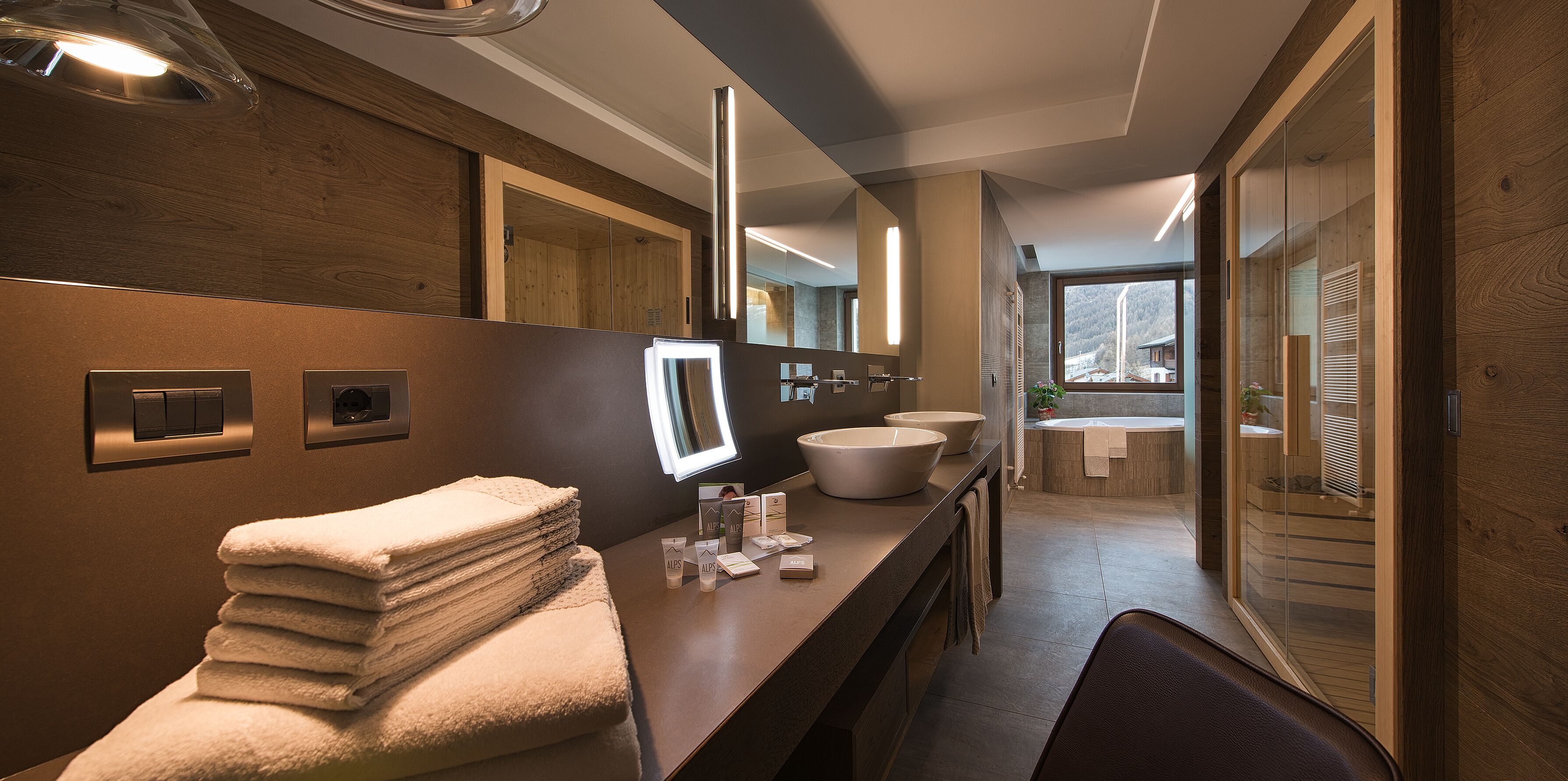 suite superior spa, mountain view | bathroom | free toiletries, hair dryer, bathrobes, slippers