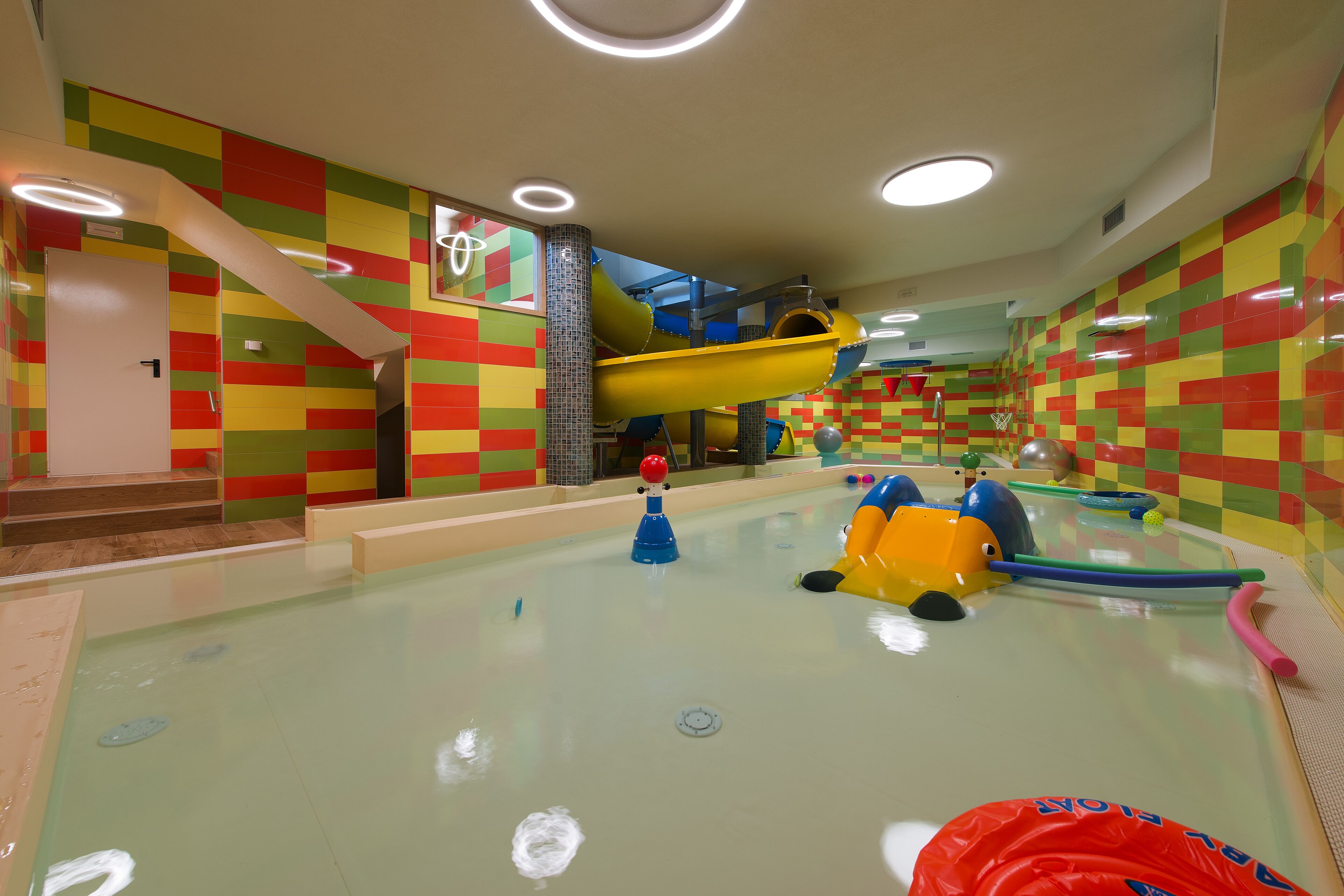 2 indoor pools, pool loungers