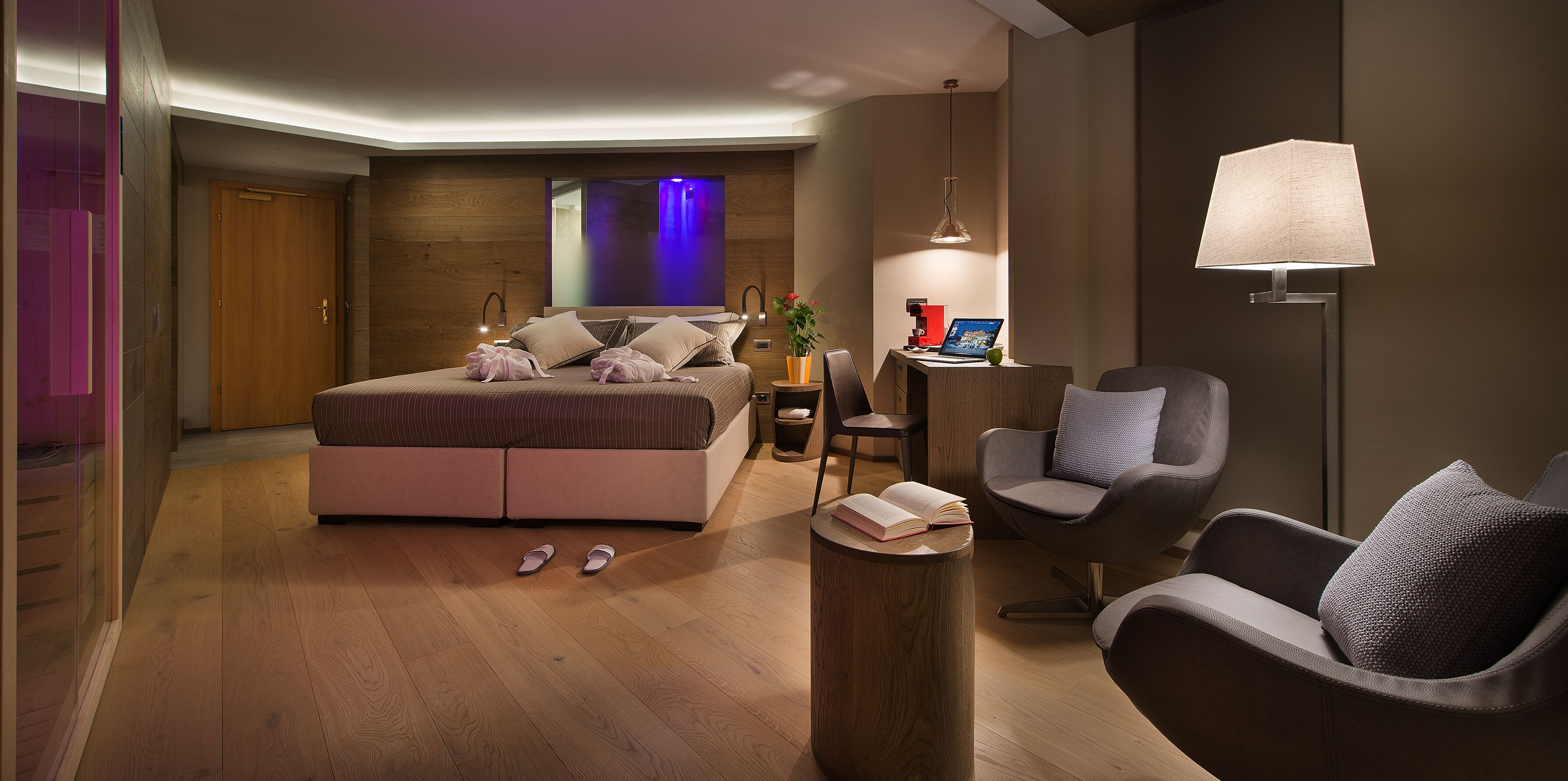 suite (spa) | premium bedding, pillow-top beds, minibar, in-room safe