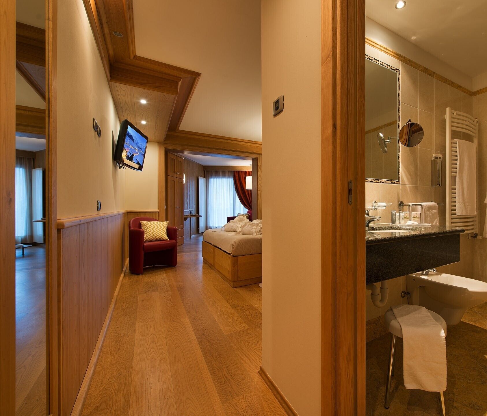 junior suite | premium bedding, pillow-top beds, minibar, in-room safe