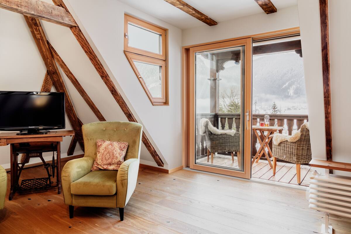 Basic Suite | Egyptian cotton sheets, premium bedding, Select Comfort beds, minibar