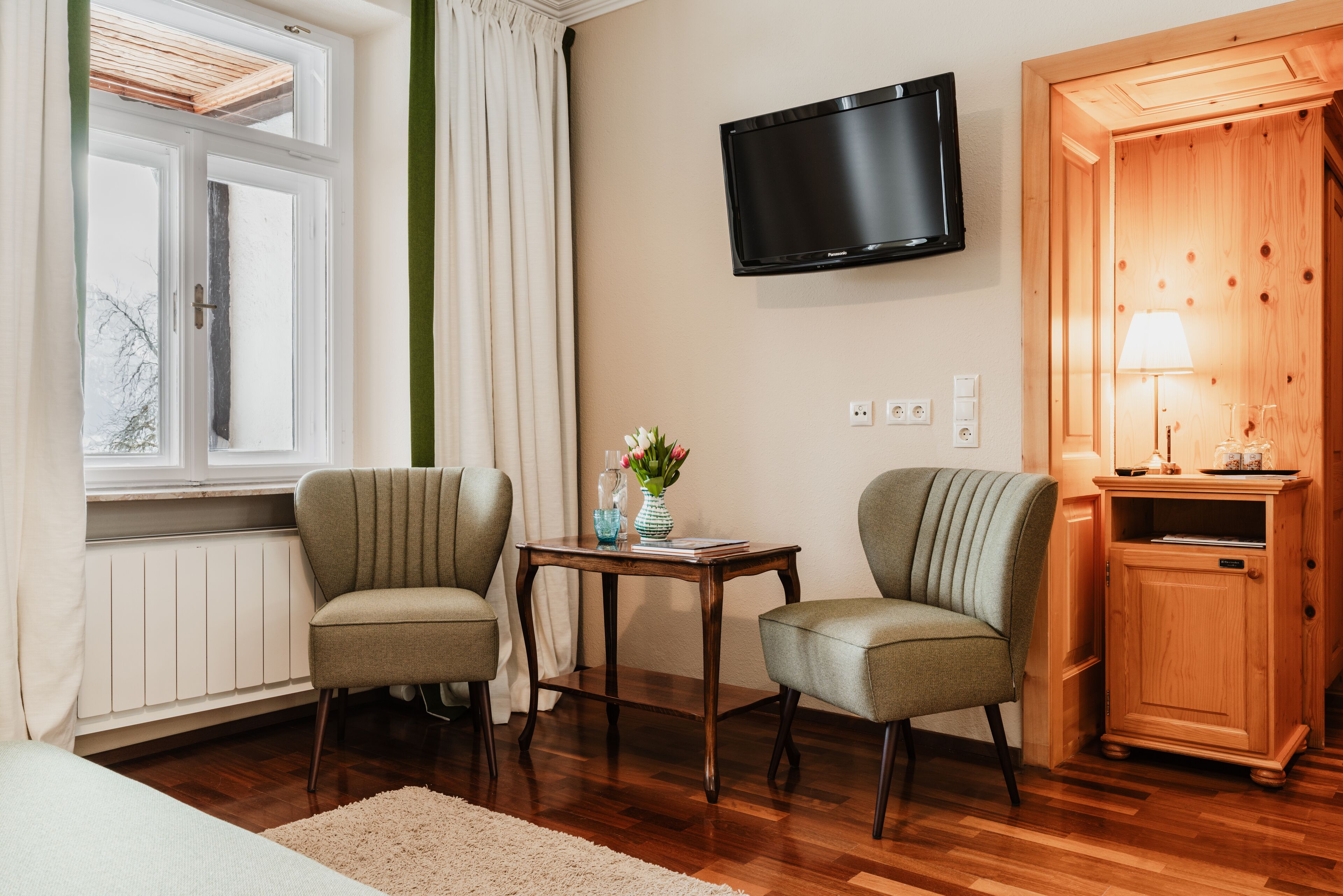 superior double room, balcony | living area | tv