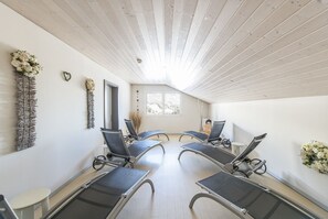 Sauna, Dampfbad, Körperbehandlungen, Aromatherapie, Warmsteinmassagen